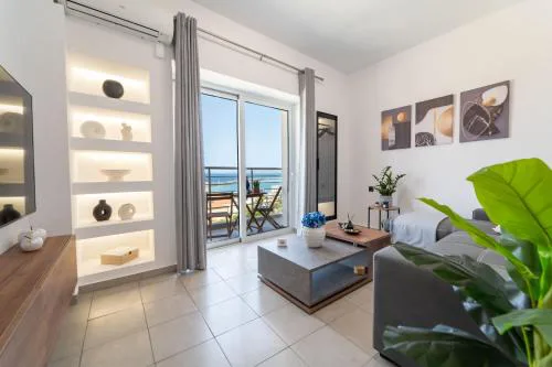 Aura Apartment with view in Venetian Port
