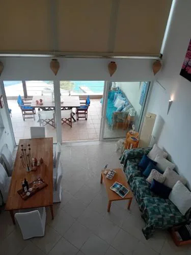 Beach Artemisia Malibu style town house sleep 6