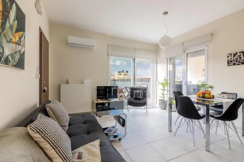 Bright & Modern Apt with View