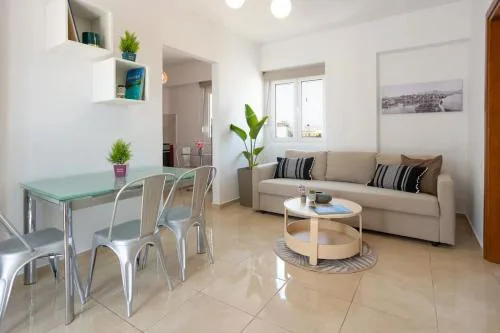 Bright, Serene Penthouse in Town Center w Seaview