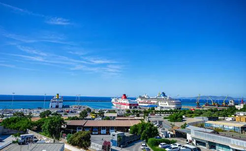 City Life Port Hotel