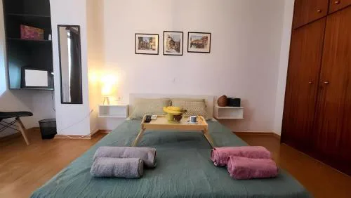 Cozy Vintage City Apt
