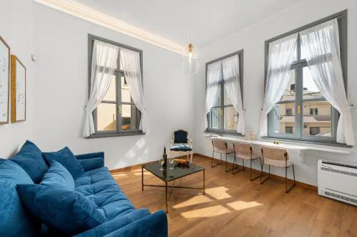 Handakos Luxury Suite by Hospi Living