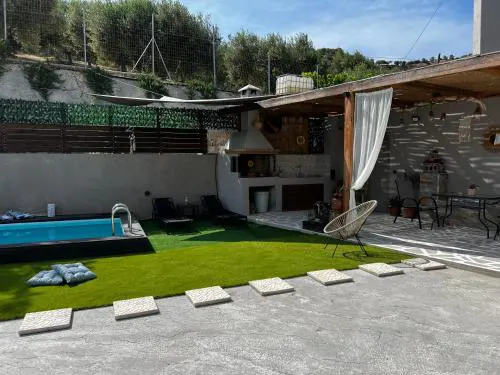 Ideal House with Private Pool & Parking