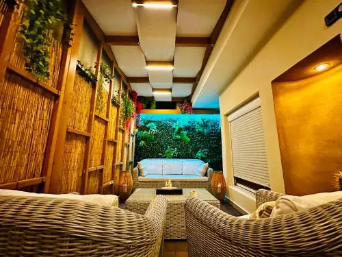 Oasis Urban 3-Bedroom Apartment with private patio