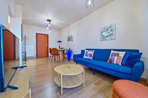Royal Blue Central House "by Checkin"