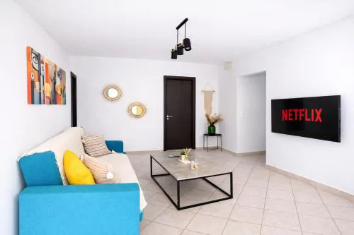 Sunny Apartment for Couples & Friends in Centre