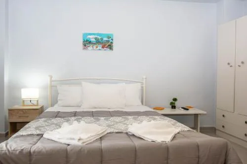 Traveller's Nest Studio close to center,port,airport
