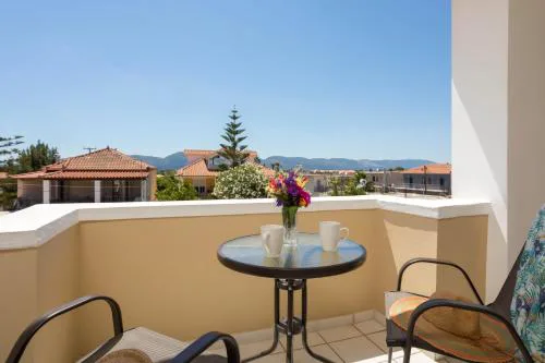 Ammos Comfort Apartments, 400m from Kalamaki Beach, by ZanteWize