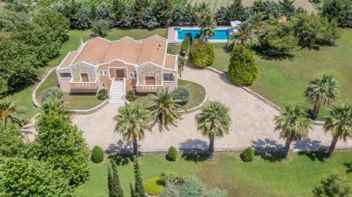 Leone Luxury Villas