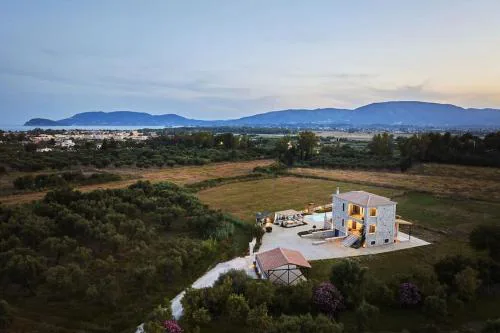 Villa Arianna, close to the beach! by MindYourVilla