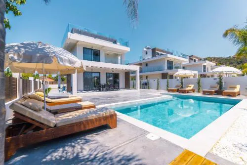 Villa Infinity Theo