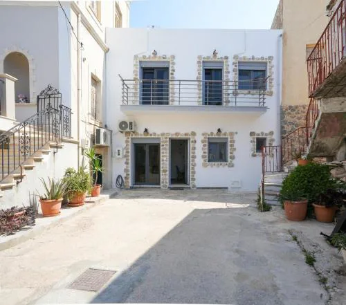 Amyrissa House