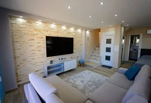 Lia's apartment