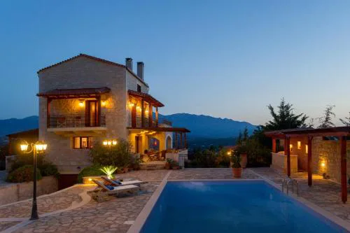 Villa Amfithea in Plaka BY APOKORONAS-VILLAS