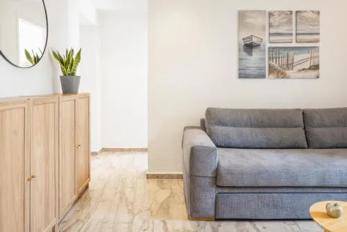 Minimalist apartment near the airport and the city center