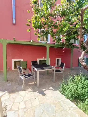 Little pomegranate apartment