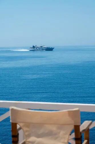 Sea view house by Tinosstay