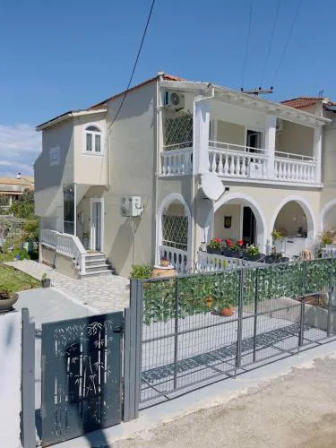 Donna's luxury home in Kassiopi 300m from the sea
