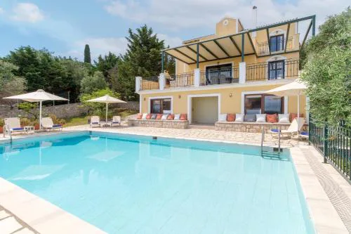 Triade IONICA Villas by Rodostamo Collection