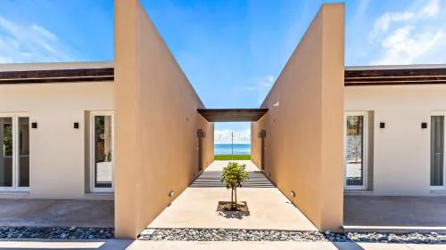 Blue Dream - Beach Front Villa