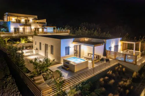 Mnḗmē Suites & Villas