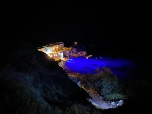 Milos Island -Cavo Paradiso Boutique Ochen House