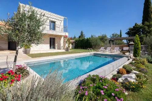 Mateo Stone Villa