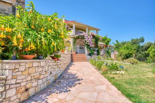 Bougainvillea Escape Cottage