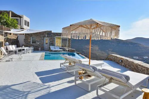 Luxurious Villa Luna with a swimming pool and a fantastic sea and sunset view