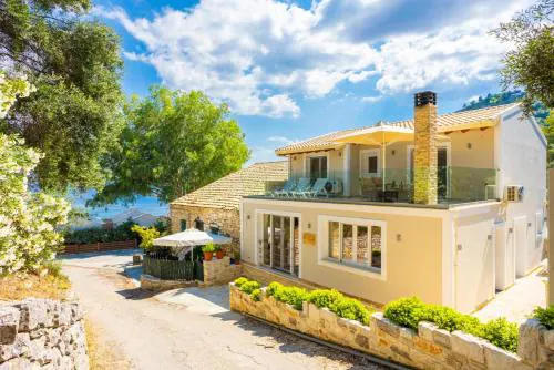 Villa Nikolakis Kerasia, on the beach