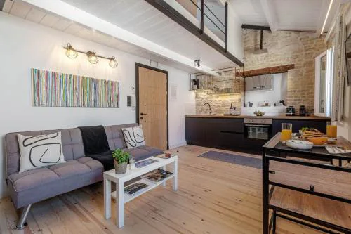 Art Loft Venetian Well