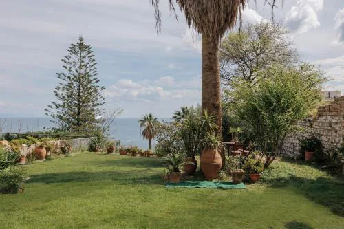 Central apartment - Seaview and garden