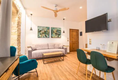 Curcumelli Luxury Suites - Pinia