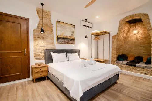 Curcumelli Luxury Suites - Portoni 1