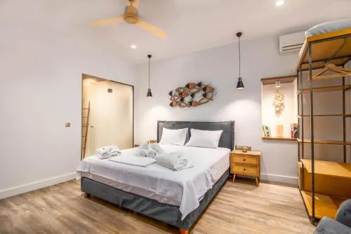 Curcumelli Luxury Suites - Portoni 2