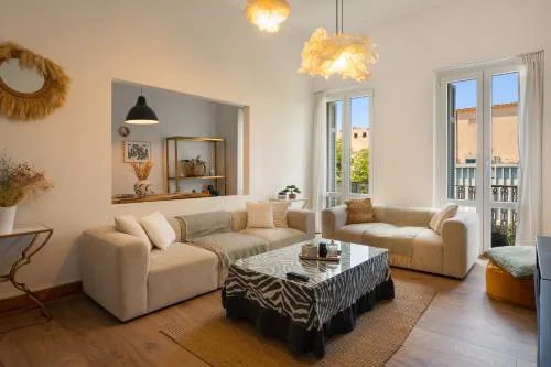 Dimora - A Spacious Luxury Penthouse in Town's Heart