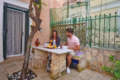 Kampielos Homes - Shared Garden