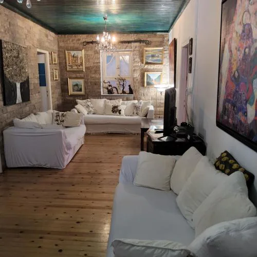 maximos apartment