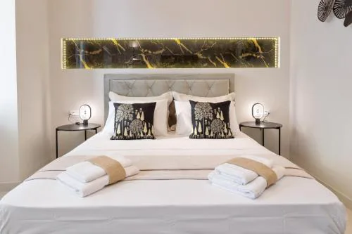 Modern-Vintage Old Town Suites