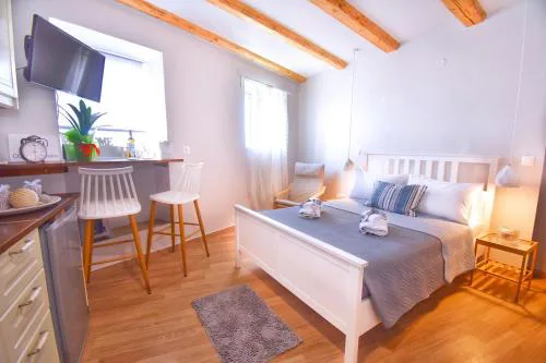 Mouragia Seaside Ground floor Studio