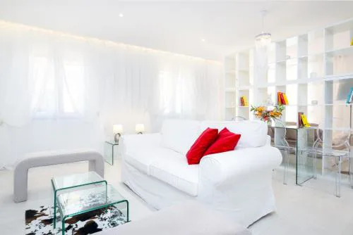 Nadiona Suites Crystal & Gold
