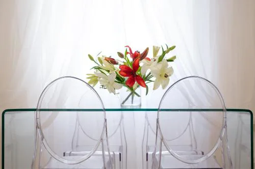 Nadiona Suites Red & Cream