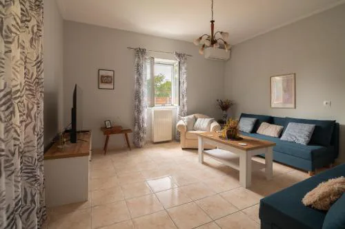 Niki's Garden House - A beautiful 2 bedroom house