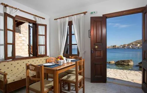 Charming Waterfront Studio with swimming access