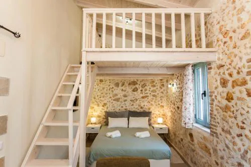 Casa Athelia: Traditional Home, Local Neighborhood