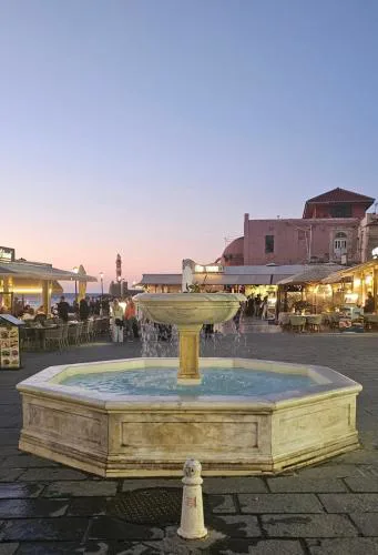 Harbour - Spacious Unique 2-Balcony Apartment in Chania Old Town