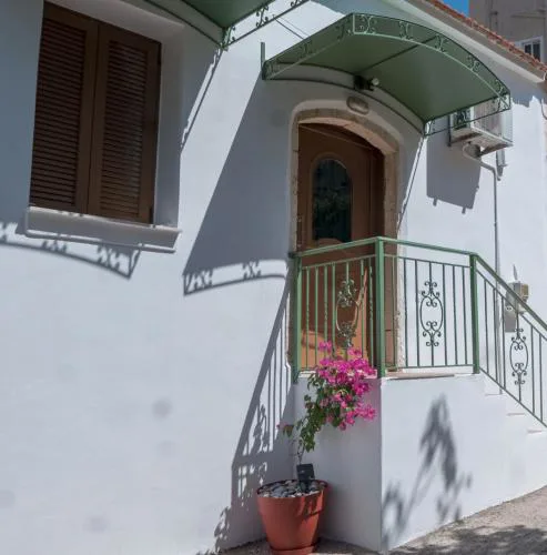 Τhemis House
