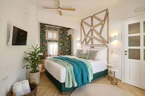 KaiZen Chania - New Central Apartment Just 350m Away With Private Jacuzzi and free parking!