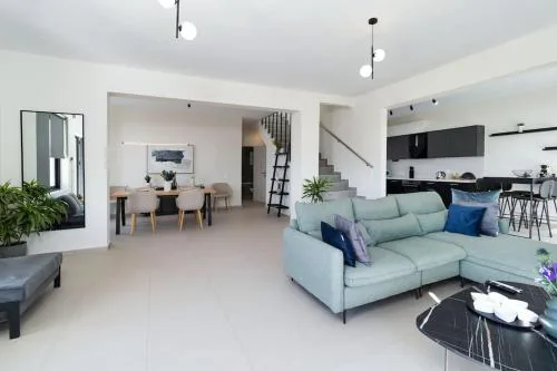 Lamzi's Residence